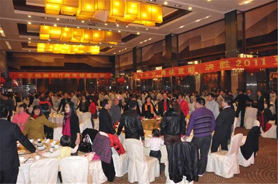 “一家人”手牽著手，共唱“大中國”.jpg